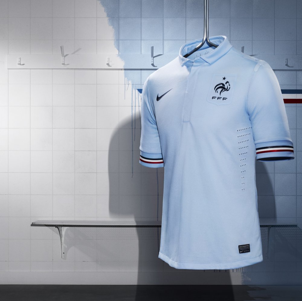 EQUIPACION OFICIAL 2013-14 Nike_football_france_away_jersey_1_17748