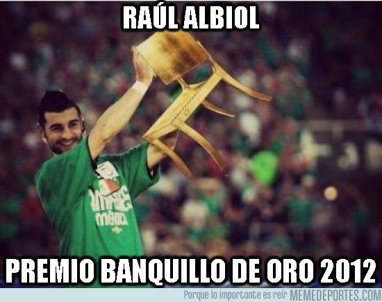 EL CLUB DE LA SUERTE Y DE LOS FUTBOLEROS - Página 16 Raul-albiol-banquillo-oro