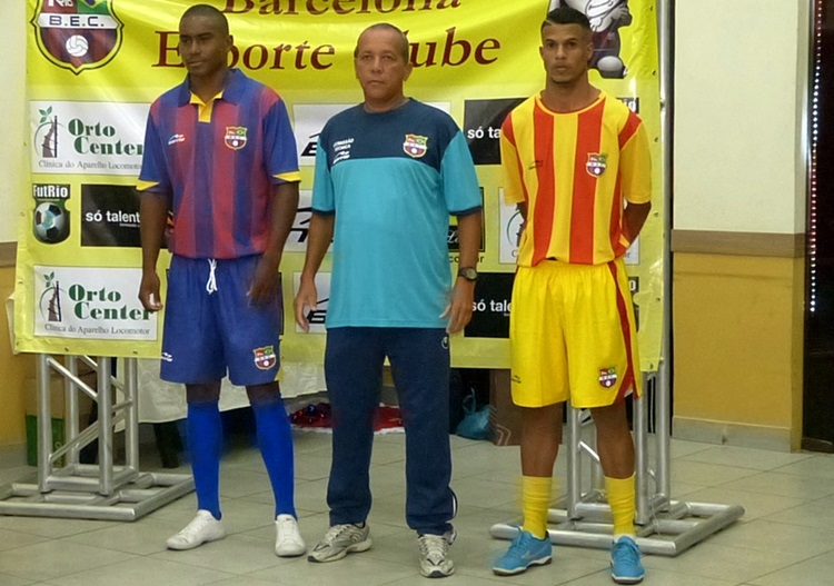 Barcelona-RJ apresenta uniformes para 2015 20141209000847_169