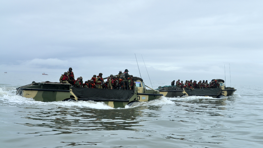 EJERCICIOS DE LA ARMADA ARGENTINA - Página 3 02-06-16_anfibioi_17