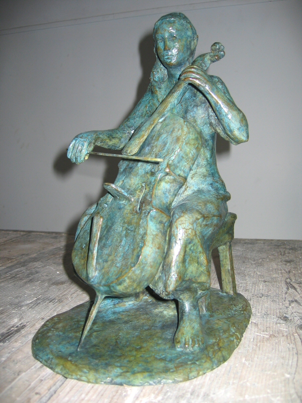 Statue La%20violoncelliste%20800