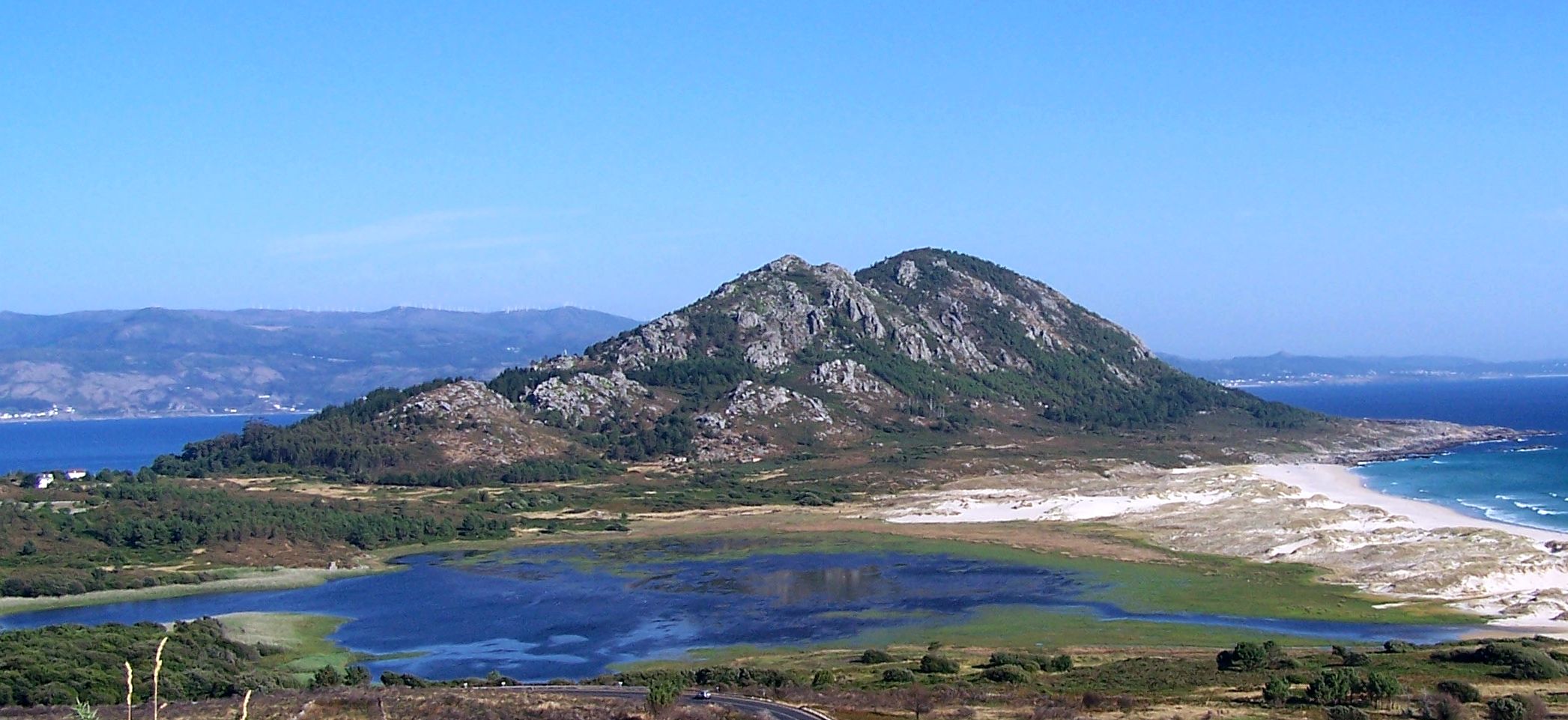 Sitios de España para perderse Monte-Louro-Playa-do-Ancoradoiro-y-Lagoa-das-Xarfas-MUROS-TIERRA