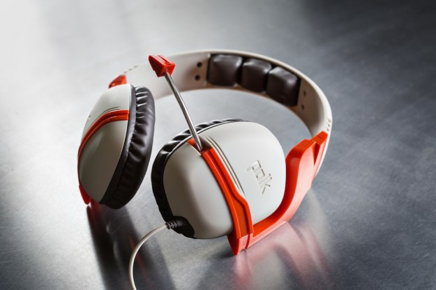 Polk Audio Striker ZX: Gaming headset «δυναμίτης»! Striker_life_10-10-2014_00111111-625x416