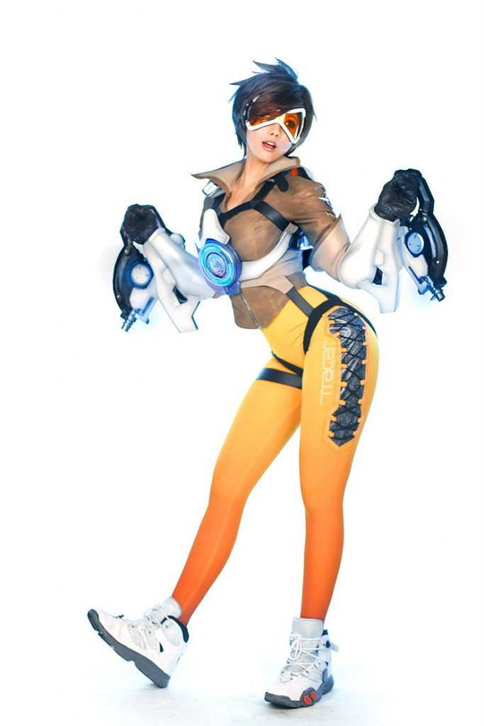 Εξωφρενικά τέλειο cosplay της Tracer από το Overwatch! Tracer-4-683x1024