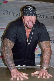 الاندرتايكر الشر الكبير معاكم اليوم  البوم للصور 04twwe_undertaker11