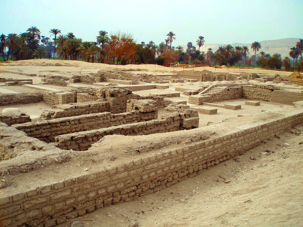 El Amarna, the 28 million year old city of Pharaoh Akhenatan El-amarna_1981_jpg_600x