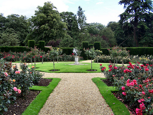 Alnwick Castle Garden. Rockingham_castle_garden_600x