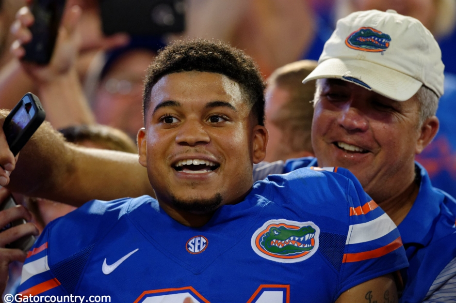 2017 Mock Draft forumskih vizionara ili baba vangi - Page 2 University-of-Florida-cornerback-Teez-Tabor-celebrates-with-fans-after-the-Florida-Gators-win-over-the-Georgia-Bulldogs-Florida-Gators-football-1280x852-940-wplok