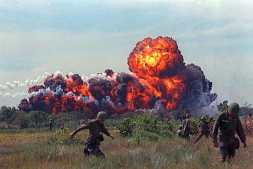 Al Borde de la Guerra Nuclear.Xvid.Mp3. Vietnamnapalm1966www