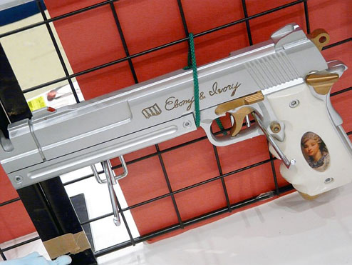 Armas del DMC  Dmc_ivory_web