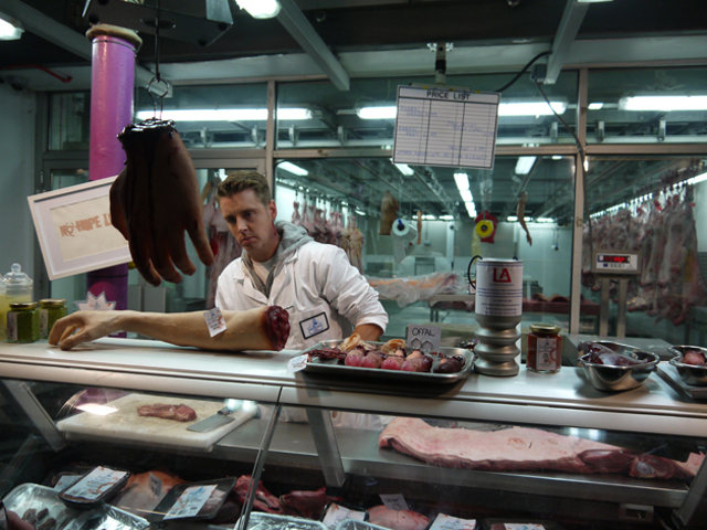 شركات عالمية لبيع اللحوم البشرية - ممنوع عرضه للأطفال والقاصرين وأصحاب القلوب الضعيفة  Human-butchery-3