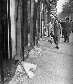 Eine jüdische Familie im Gelsenkirchen der NS-Zeit Kristallnacht_scherben