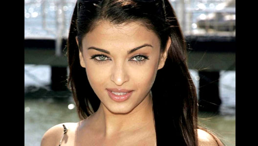 Aishwarya Rai y Priyanka Chopra encabezan lista  BOLLYWOOD Y SUS REINAS DE BELLEZA 1117_1