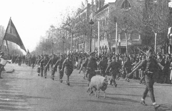 Un soldado republicano discrepa de TV3 explicando la entrada de los nacionales en Barcelona. 1939_20DESFILE_20DE_20LAS_20TROPAS_20NACIONALES