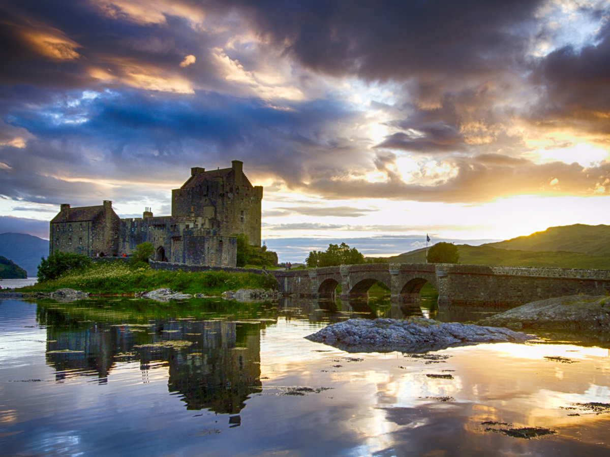 ICI et ailleurs Chateau-dans-les-highlands-en-ecosse