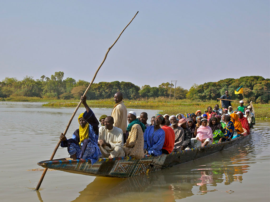 [Jeu] Suite d'images !  - Page 2 La-pirogue-affiche-complet