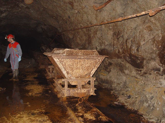 Petite excursion dans la Mine des Rois  Dallet (63) Post-155-1175767853_thumb