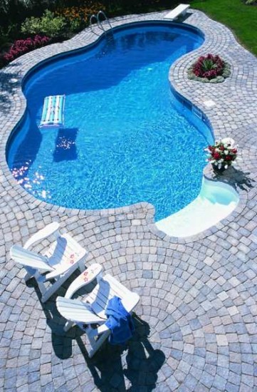 Najlepši bazeni na svetu Beautiful-Swimming-Pool-Deck-With-Paving-Stones-361x5501