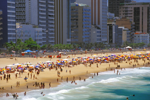 صور روعه لشواطىء برازيل (بلاد السامبا) Brazil%20-%20Rio%20Beach%20at%20Ipanema%20tight