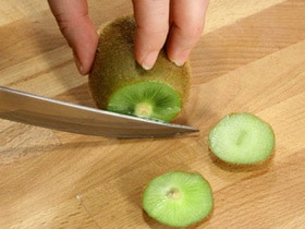 ملف كامل بالصور كيفية تقطيع الفواكه والخضراوات KIWI-2