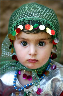 Kurdi ماذا تعرف عن الكورد و كوردستان ؟؟ Kurdish_girl