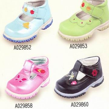 Имението на сем.Роджърс - Page 2 Children_s_Shoes