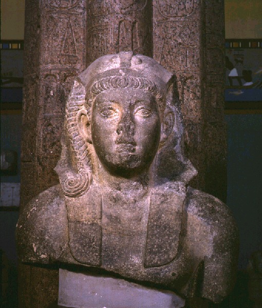 Bust of colossal statue of a young king 5780