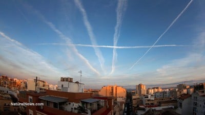 LO QUE N0 TE CUENTAN EN LA TV,,,,,, - Página 4 Chemtrails-Airplane-Sky-City-Toxic-Chemicals-400x225