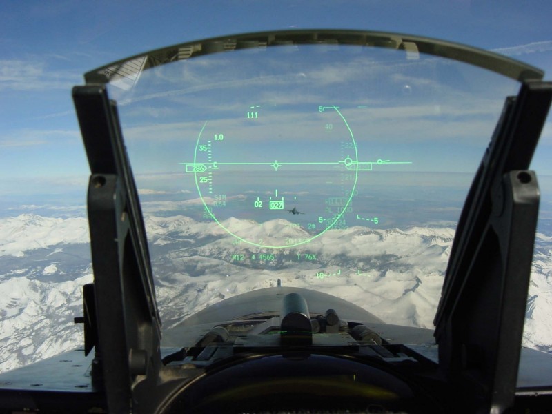 ملخص كامل عن المقاتلة التى تربعت على عرش اقوى مقاتلات الجيل الرابع F-16 - صفحة 2 F-16_hud_020410_09