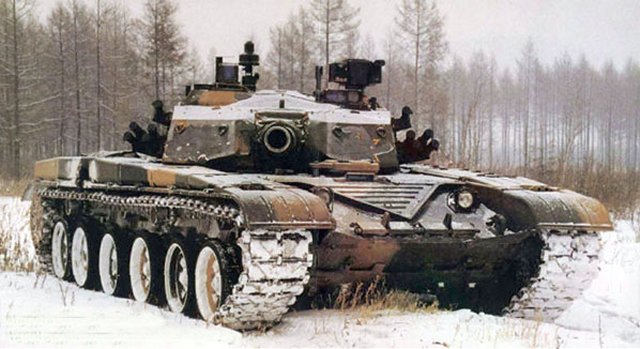 الدبابة الصينية (Type 98) تطلق صواريخ موجهة بالليزر Type-98_pic1