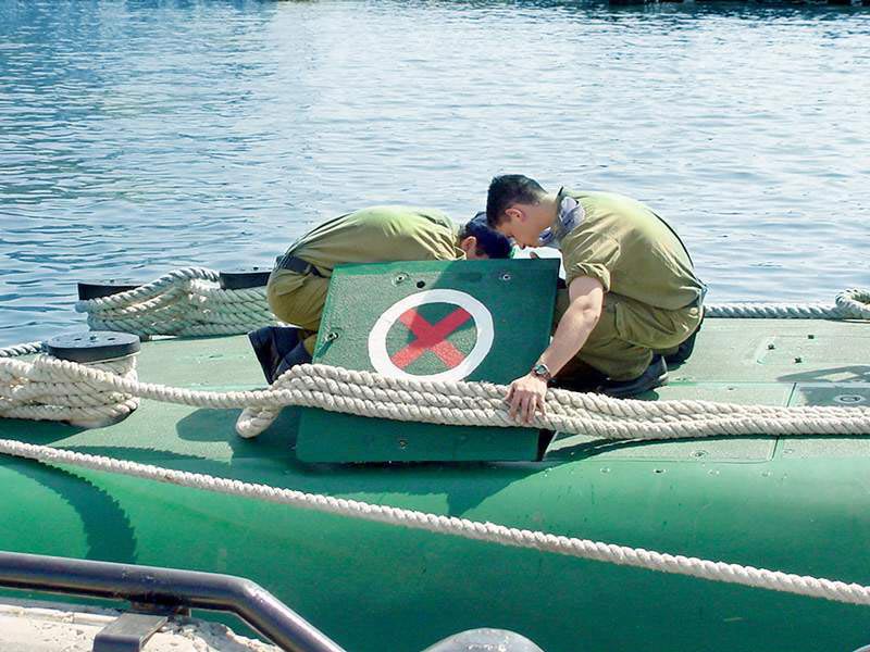 فرائس الـ209 المصرية والكيلو الجزائرية إن شاء الله ((الغواصات الإسرائيليه Israeli Submarine Fleet )) Dolphin_subp_idf-navy2out