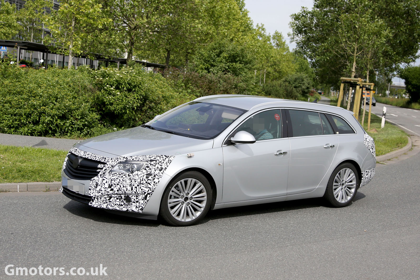2013 - [Opel] Insignia Restylée - Page 8 Opel-Vauxhall-Insignia-Sports-Tourer-facelift-3