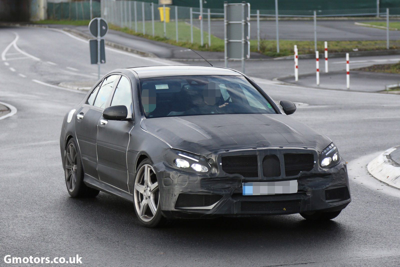 2014 - [Mercedes] Classe C [W205- S205] - Page 16 2015-Mercedes-C-63-AMG-saloon-8