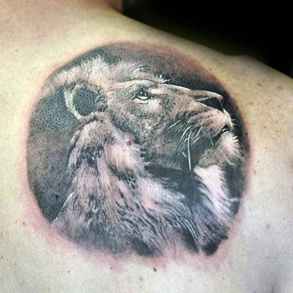 Journal du Pr. Malachy Lyons Nice-Moon-Lion-Back-Tattoo