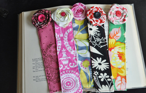 8 Cute DIY Bookmark Ideas bookmarks | 26 comments Fabric-flower-bookmark