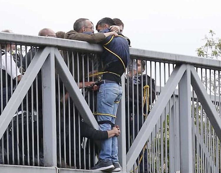 Crowd Hangs On to Suicidal Man For 2 Hours Until Police Arrive Suicidal-Man-Full-Nigel-Howard