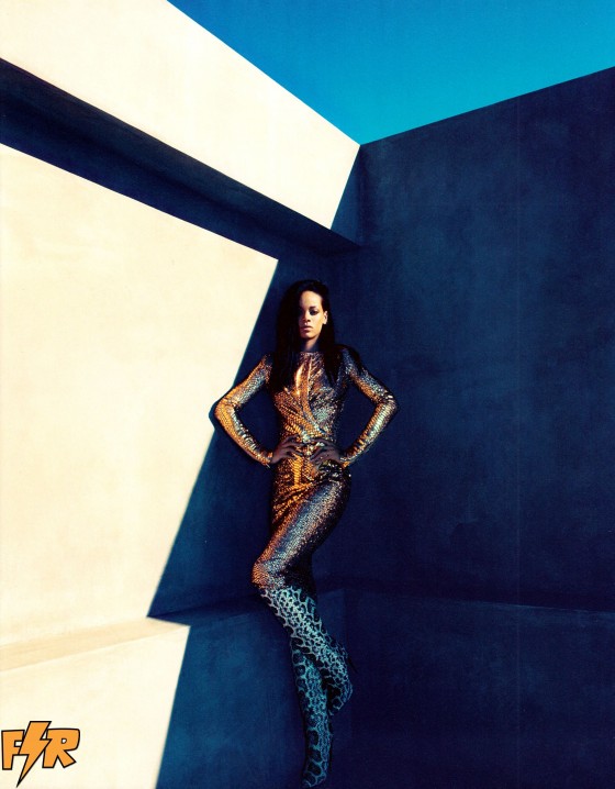 صور و بوسترات Rihanna 2012 HD Rihanna%20-%20Harpers%20Bazaar%20-%20August%202012-08-560x718