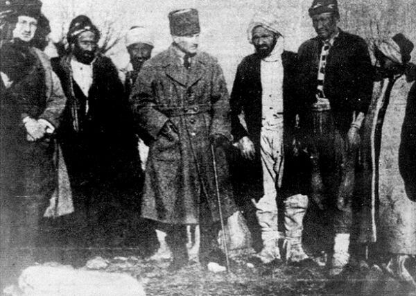 Wydarzenia Ge-turk-kemal-kurds1920