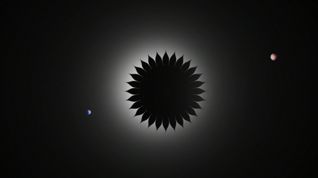 Le tournesol cosmique qui cachera la lumière des étoiles pour mieux observer leurs planètes Starshade2_thumb