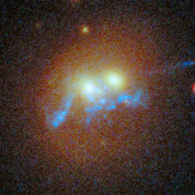 Un collier d’étoiles, formé par la fusion de deux galaxies, avec l’effet d’une lentille gravitationnelle SDSSJ15313414-zoom_thumb