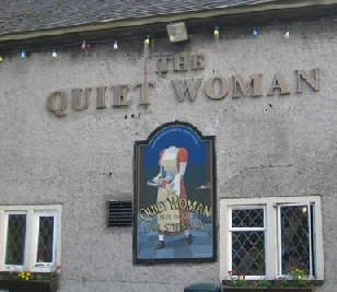 Nikada ne biste pogodili kako su engleski pabovi dobijali imena!  Quiet_woman