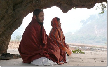 Les 5 raisons pour lesquelles vous devriez méditer chaque jour... Meditants-Roshnii_thumb1
