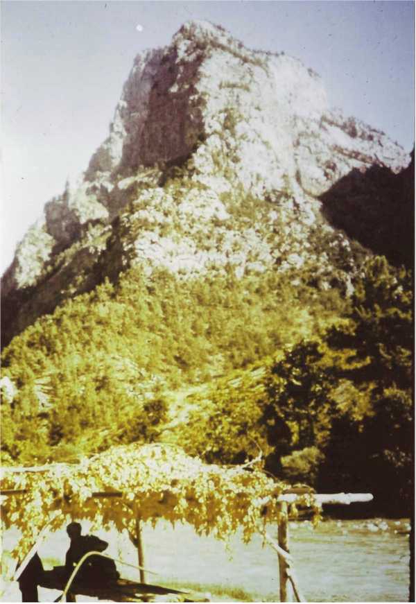 En Eski Kilise Fotoğrafları Hadjin_a6_Mountain_and_River