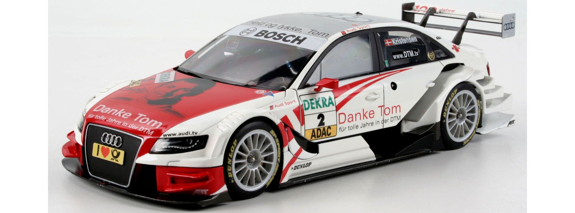 Revell Audi A4 DTM 2009 au 1/24  Revell-07177-audi-a4-dtm-kristensen-modellauto-bausatz-1_p1