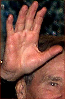 The hands of 10 US presidents! President-george-h-w-bush-right-hand