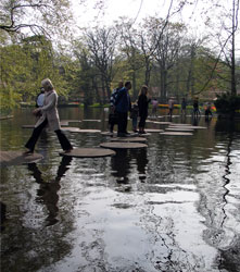     Keukenhof-lake-sm