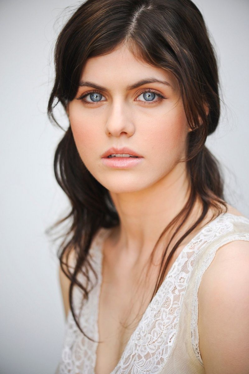 Athena Callagher + Une Banshee remplit de sagesse et de férociter Alexandra-daddario-georgina-cates-photoshoot_1