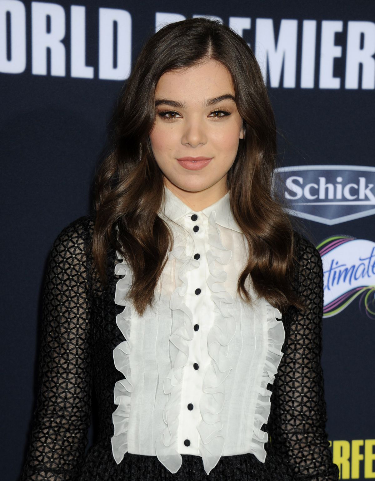 ¿Cuánto mide Hailee Steinfeld? - Real height Hailee-steinfeld-at-pitch-perfect-2-premiere-in-los-angeles_10