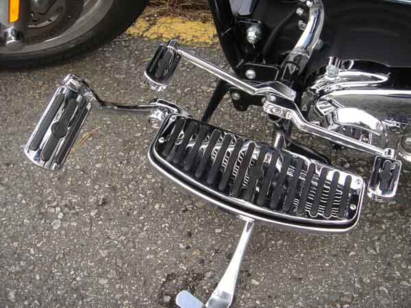 Crash bar softail slim 238299d1331770300-help-me-decide-on-floorboards-down-to-2-board1