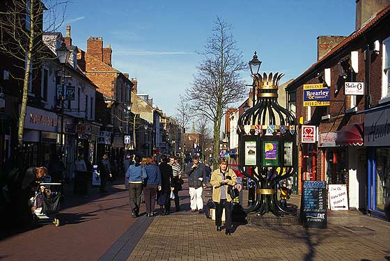 Sétálóutca - Page 12 35900_pedestrian_precinct_in_worksop_town_centre_